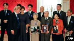 도널드 트럼프 미국 대통령이 지난 2017년 11월 일본 방문 당시 일본인 납북 피해자 가족들을 만나 위로하고, 납북자 문제 해결을 위한 노력을 약속했다.