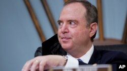 រូប​ឯកសារ៖ លោក​ Adam Schiff ​សមាជិក​រដ្ឋ​សភា​មកពី​រដ្ឋ​ California ក្នុង​រូបថត​កាល​ពី​ខែ​មេសា ឆ្នាំ​២០២១។