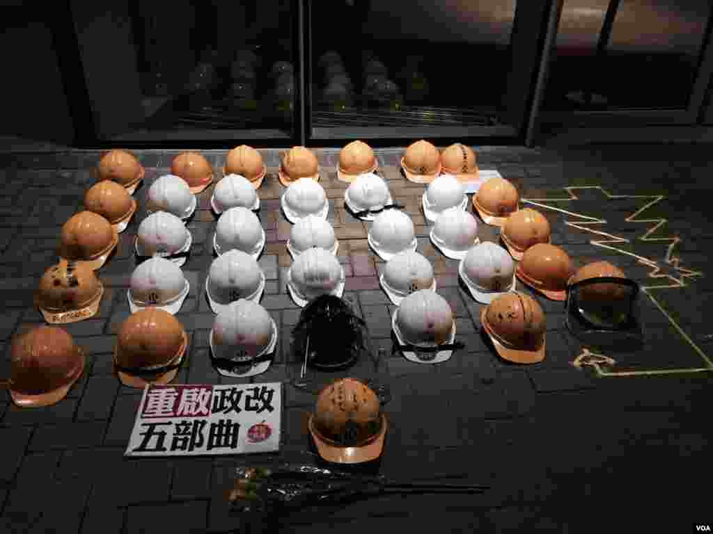 香港政府总部附近的留守者，要求港府重启政改5部曲