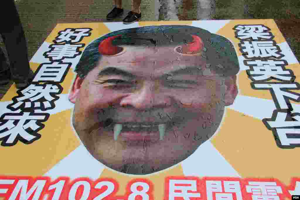 香港几十万市民上街参加七一大游行要求真普选 (美国之音海彦拍摄)