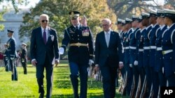 ປະທານາທິບໍດີສະຫະລັດ ທ່ານ ໂຈ ໄບເດັນ ແລະ ນາຍົກລັດຖະມົນຕີອອສເຕຣເລຍ ທ່ານ ແອນໂທນີ ອາລບານີຊີ.