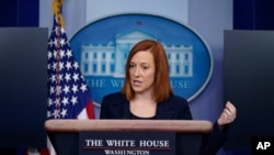 资料照片-白宫新闻秘书莎琪在白宫的新闻发布会上回答提问。（2021年1月29日）