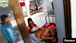 Seorang penderita malaria di sebuah rumah sakit di Pailin, Kamboja barat (foto:dok).