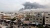 Dim se diže nakon izraelskih udara Kan Junisu u južnom pojasu Gaze, 10. decembar 2023. 