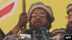 حافظ سعید کال ۲۰۰۸م کې دهند په ممبۍ ښار کې ترسره شوؤ ترهګریزو بریدونو کې په لاس لرنه تورن دی.