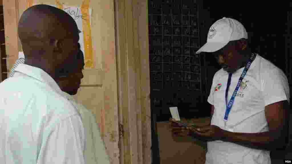 Ana gudanar da zabubbukan majalisu da kananan hukumomi a Burundi.