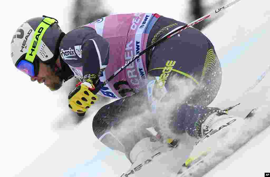 Norway&#39;s Kjetil Jansrud skis down the course during a Men&#39;s World Cup downhill skiing training run in Beaver Creek, Colorado.
