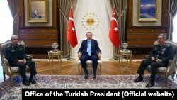 رئیس ستاد مشترک ایران با اردوغان دیدار کرد و از محور های این دیدار مبارزه با کردهای ناراضی در ترکیه و ایران بود. 