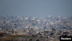 从以色列一侧看到的加沙北部的建筑物废墟。(2025年1月13日)