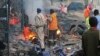 Somali soldier inspect wreckage of vehicles after a car bomb that was detonated in Mogadishu, Oct 28, 2017. 