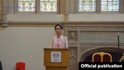 လန်ဒန်မြို့တော်ဂုဏ်ထူးဆောင်ဆုပေးပွဲတွင် ဒေါ်အောင်ဆန်းစုကြည် မိန့်ခွန်းပြောစဉ် (Ministry of Foreign Affairs Myanmar)