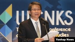 류길재 한국 통일부 장관이 28일 연세대학교 은명대강당에서 개막한 '제1회 세계 북한학 학술대회'에서 축사를 하고 있다.