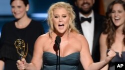 ایمی شومر ۳۵ ساله، چهارمین پر درآمدترین کمدین سال در جهان