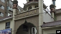 یک مسجد مسلمانان اویغور در سین کیانگ چین