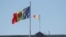 Государственные флаги Молдовы над Кишиневом (архивное фото) 
