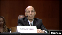 哈德逊研究所高级研究员、政治和军事分析中心主任理查德·魏茨（Richard Weitz) 2023年1月26日在听证会上发言（USCC视频截图）