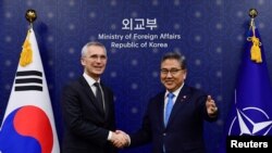 北约秘书长延斯·斯托尔滕贝格（Jens Stoltenberg）2023年1月30日在首尔与韩国外长朴振会面。（路透社）