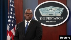 美国国防部长奥斯汀在五角大楼举行记者会。(2022年10月27日)