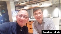 “杰斯”(左)与桑普(右)曾长期合作主持节目 (桑普提供)