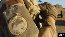 Un soldat français de l'opération Barkhane en patrouille dans le centre du Mali, le 3 novembre 2017