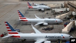 Pesawat American Airlines tiba di Bandara Internasional Phoenix Sky Harbor di Phoenix, 17 Juli 2019. (Foto: AP)
