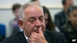 Bivši premijer Hrvatske i bivši lider HDZ-a, Ivo Sanade, u sudnici tokom čitanja presude, u Zagrebu, Hrvatska, 22. oktobra 2018.