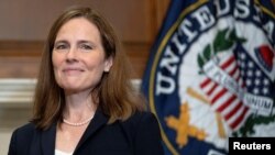 La juge Amy Coney Barrett, candidate du président Donald Trump à la Cour suprême des États-Unis, au Capitole à Washington, DC, États-Unis, le 21 octobre 2020. Leigh Vogel/Pool via REUTERS