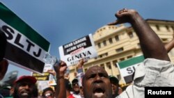 3月26日在科伦坡，一群斯里兰卡穆斯林高呼口号，抗议联合国关于调查斯里兰卡战争罪的决议案
