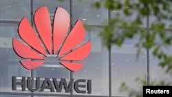 영국 레딩의 화웨이 지점에 로고가 보인다. 