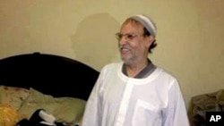 30일 이집트 무슬림형제단 고위 간부인 에삼 엘-에리안이 뉴카이로에서 검거됐다. 사진은 이집트 내무부가 인터넷에 공개한 검거 현장 모습.