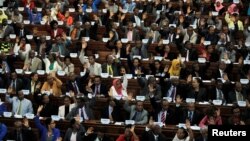 የፓርላማው አባላት በአስቸኳይ ጊዜ ዐዋጁ ላይ ድምፅ ሲሰጡ