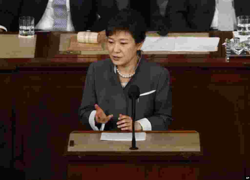 박근혜 한국 대통령이 8일 오전 미 의회에서 열린 상하원 합동회의에서 연설하고 있다.