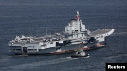 中国第一艘航空母舰“辽宁号”2017年7月7日早晨抵达香港。