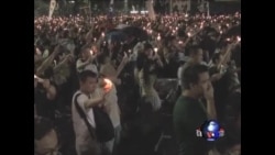 香港十多万市民冒雨悼念六四 