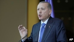 Cumhurbaşkanı Erdoğan, "İsrail’in uyguladığı devlet ve işgalci terörü bir insanlık suçudur, soykırımdır. Buna sessiz ve tepkisiz kalınamaz” dedi.