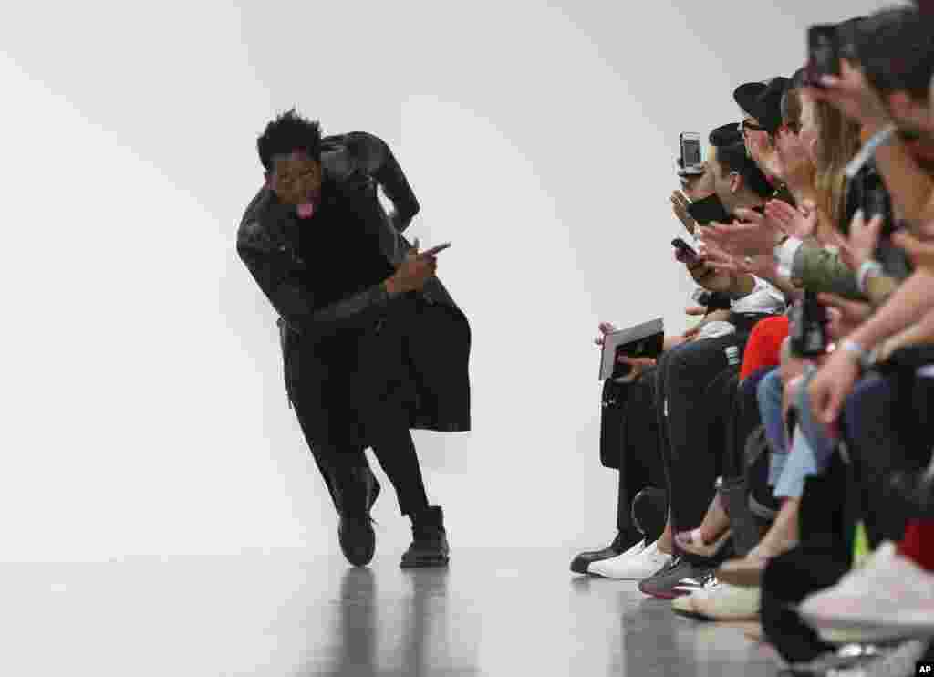 British fashion designer Nasir Mazhar takes the applause following London Men&#39;s spring summer fashion collections 2015, at Victoria House.