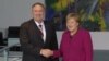 Mike Pompeo akiwa na Angela Merkel, mjini Berlin 