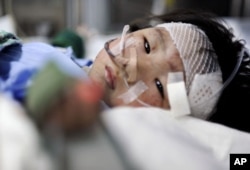 温州动车事故幸存2岁女孩项炜伊