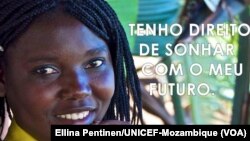 Cartaz de uma campanha contra o casamento de adolescentes. 