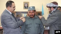 بهیر خان ویار در حال اخذ رتبه افتخاری