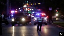Des véhicules de police sur le site de l'une des explosions, Austin, Texas, le 20 mars 2018 