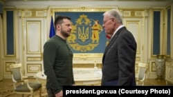 乌克兰总统弗拉基米尔·泽连斯基（Volodymyr Zelenskyy）与美国总统特朗普的特使基思·凯洛格（Keith Kellogg）进行会谈。