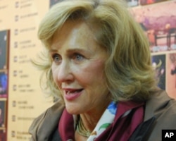 此剧在北京大学演出前，此剧执行制作人苏珊．洛温博格女士12月2日在北京大学剧场