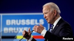 Rais wa Marekani Joe Bidenakizungumza na waandishi wa habari wakati wa mkutano wa NATO mjini Brussels, Belgium June 14, 2021.
