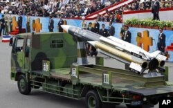台湾在国庆游行时展示的雄风三号导弹