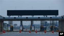 Pintu masuk di kompleks industri Kaesong yang hingga kini masih ditutup (foto: dok). 