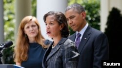 左起依次为萨曼莎•鲍尔、苏珊•赖斯和奥巴马总统。（资料照片）