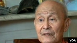 <span class="short_text" id="result_box" lang="zh-TW"><span title="2013年7月17日在巴拿马科隆市的国际集装箱码头，一艘被截获的朝鲜货轮中装载着陈旧的军事装备。">2013年7月17日在巴拿馬科隆市的國際集裝箱碼頭，一艘被截獲的朝鮮貨輪中裝載著陳舊的軍事裝備。</span></span>