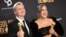 Britanski redatelj Christopher Nolan i supruga britanska filmska producentica Emma Thomas poziraju s nagradama za najbolju dramu - film "Oppenheimer" tokom 81. dodjele Zlatnog globusa.