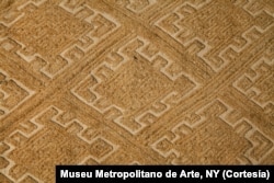 Almofada em tecido de luxo, usada no Reino do Congo